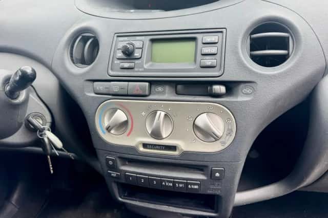 Toyota Yaris (2004) thumbnail 3