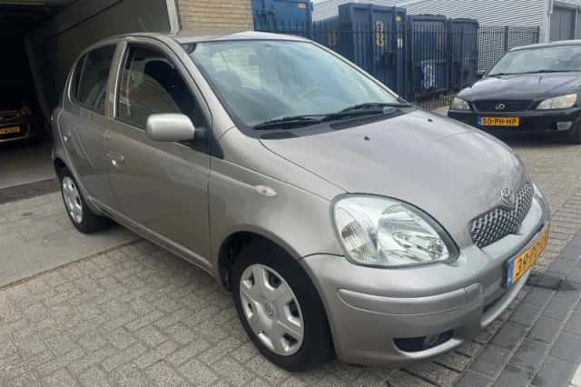 Toyota Yaris (2004) thumbnail 5