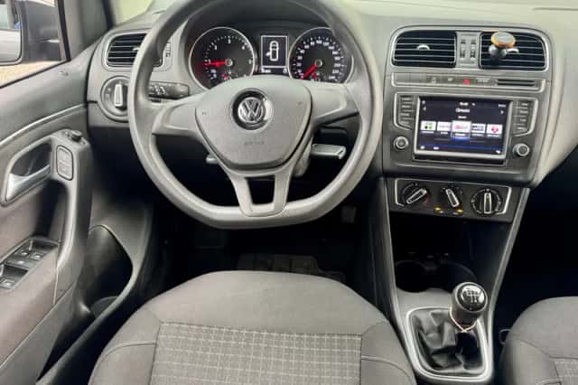 Volkswagen Polo (2016) thumbnail 2