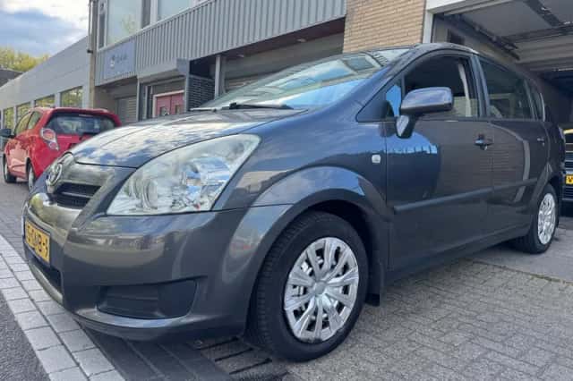 Toyota VERSO (2008)