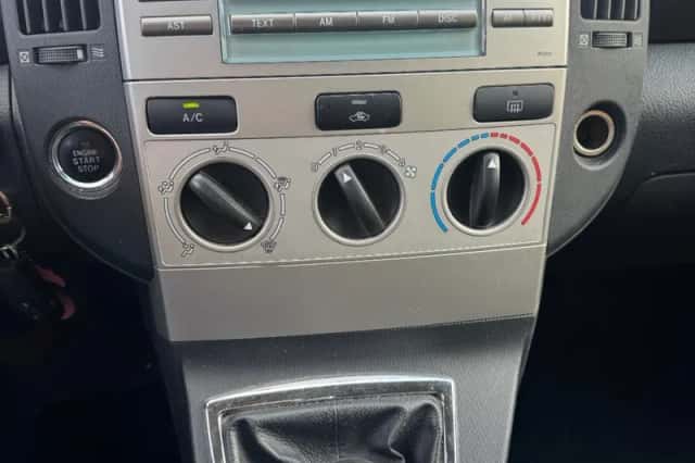 Toyota VERSO (2008) thumbnail 3