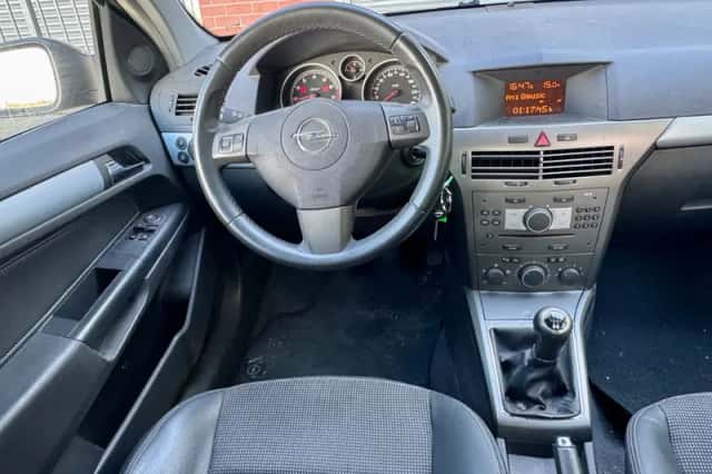 Opel Astra (2006) thumbnail 2