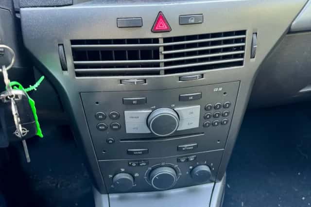 Opel Astra (2006) thumbnail 3