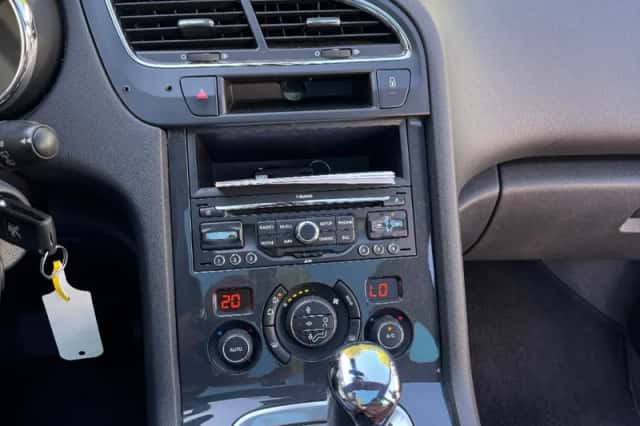 Peugeot 5008 (2012) thumbnail 3