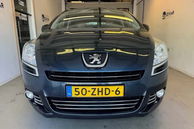 Peugeot 5008 (2012) thumbnail 4