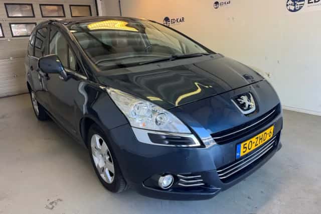 Peugeot 5008 (2012) thumbnail 5