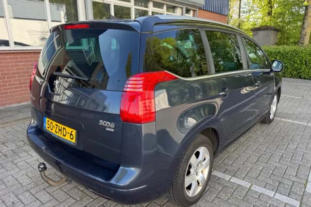 Peugeot 5008 (2012) thumbnail 6
