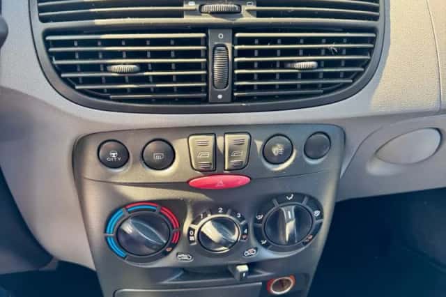 Fiat Punto (2000) thumbnail 3