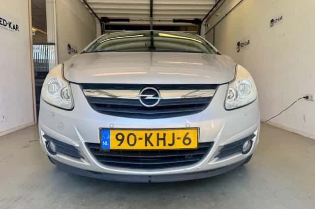 Opel Corsa (2009) thumbnail 4