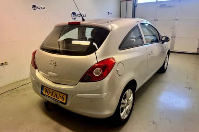 Opel Corsa (2009) thumbnail 6