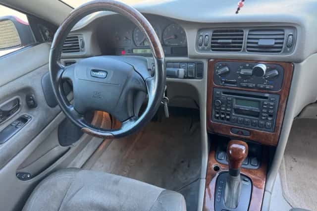 Volvo C70 (1998) thumbnail 2