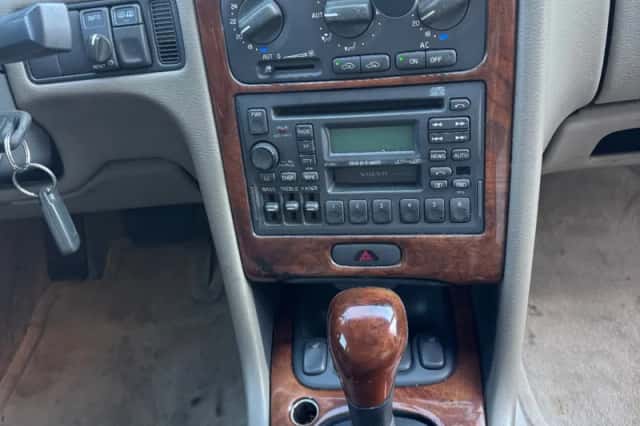 Volvo C70 (1998) thumbnail 3