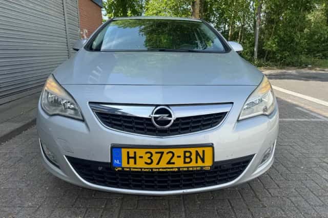 Opel Astra (2011) thumbnail 4