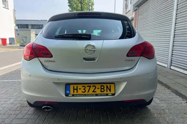 Opel Astra (2011) thumbnail 6