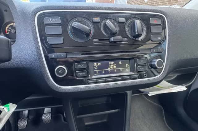 Volkswagen Up (2014) thumbnail 3