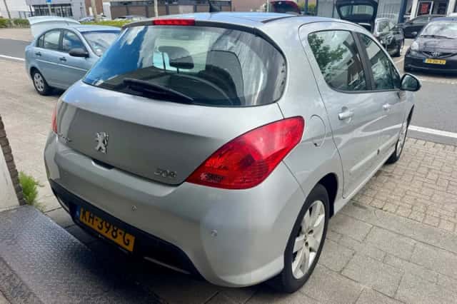 Peugeot 308 (2009) thumbnail 6