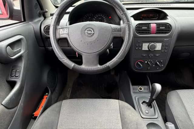 Opel Corsa (2005) thumbnail 2