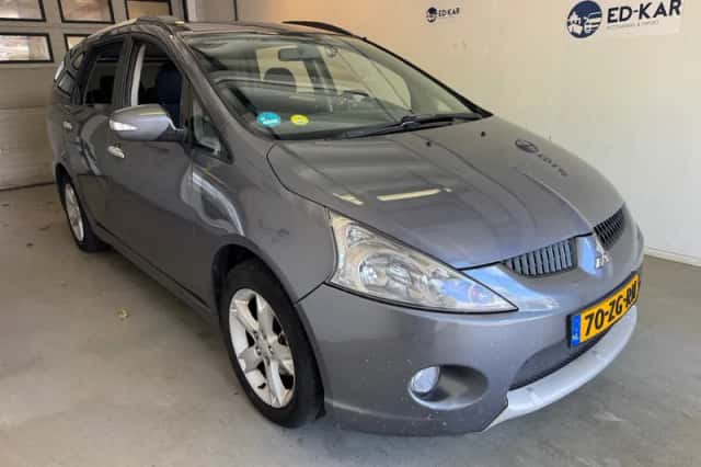 Mitsubishi GRANDIS (2008) thumbnail 5