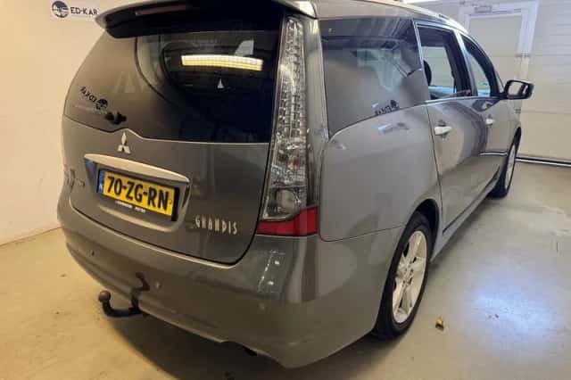 Mitsubishi GRANDIS (2008) thumbnail 6