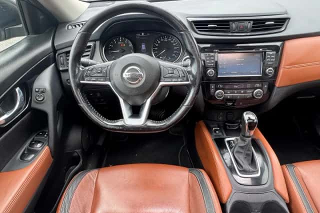 Nissan X-Trail (2019) thumbnail 2