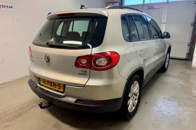 Volkswagen Tiguan (2011) thumbnail 6