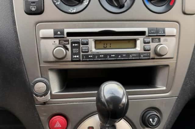 Honda Civic (2004) thumbnail 3