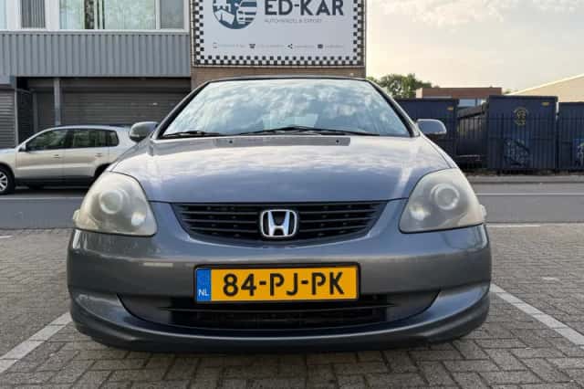 Honda Civic (2004) thumbnail 4