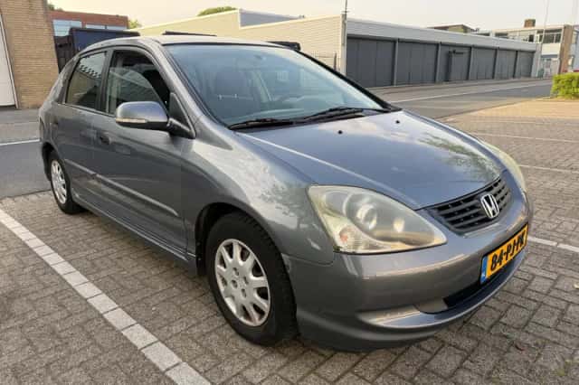 Honda Civic (2004) thumbnail 5