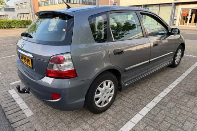 Honda Civic (2004) thumbnail 6