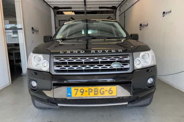 Land Rover Freelander (2011) thumbnail 3
