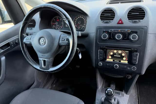 Volkswagen Caddy (2014) thumbnail 2