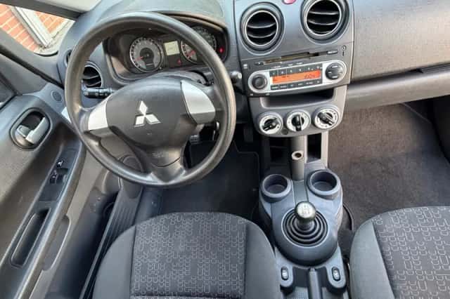 Mitsubishi Colt (2012) thumbnail 2