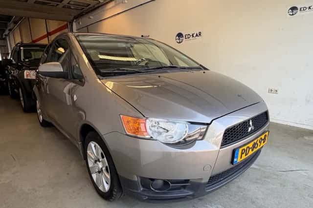 Mitsubishi Colt (2012) thumbnail 4
