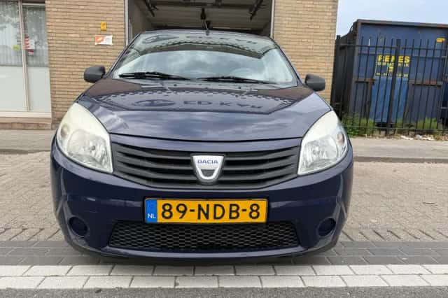 Dacia Sandero (2010) thumbnail 4