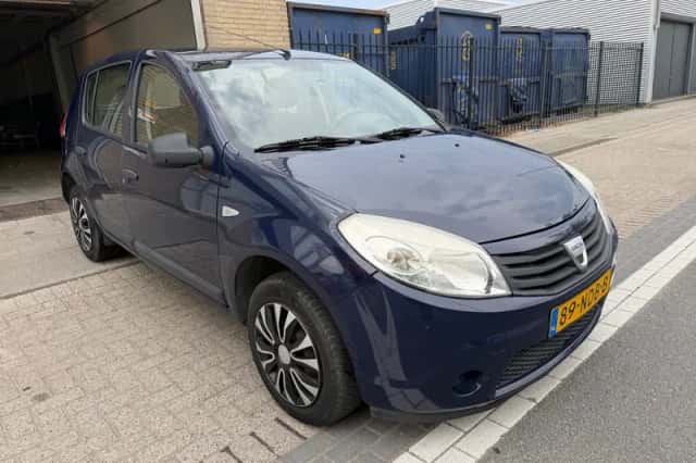Dacia Sandero (2010) thumbnail 5