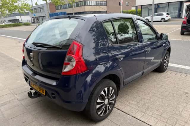 Dacia Sandero (2010) thumbnail 6