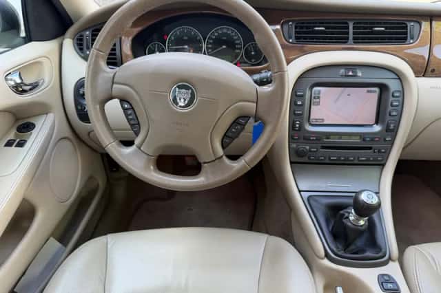 Jaguar X-Type (2003) thumbnail 2