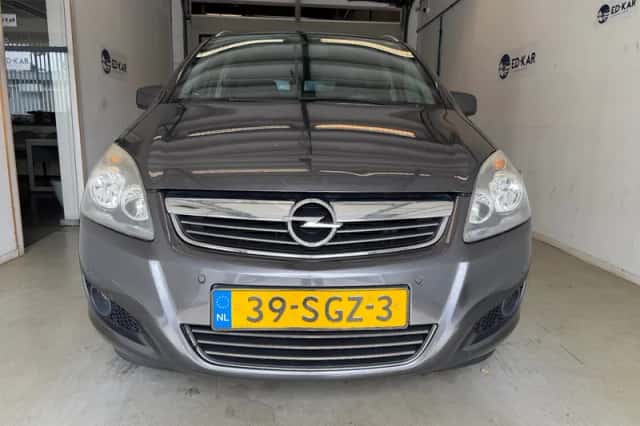 Opel Zafira (2011) thumbnail 4