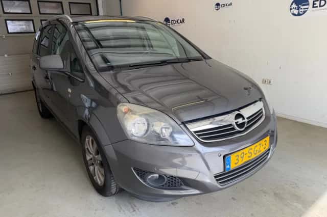 Opel Zafira (2011) thumbnail 5