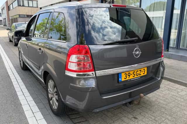 Opel Zafira (2011) thumbnail 6