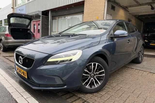 Volvo V40 (2019) thumbnail 1