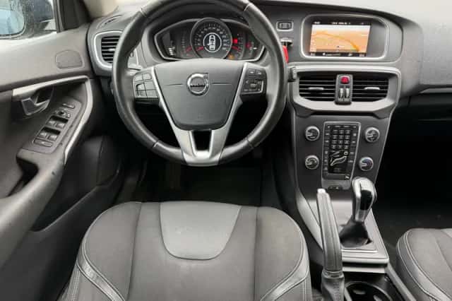 Volvo V40 (2019) thumbnail 2