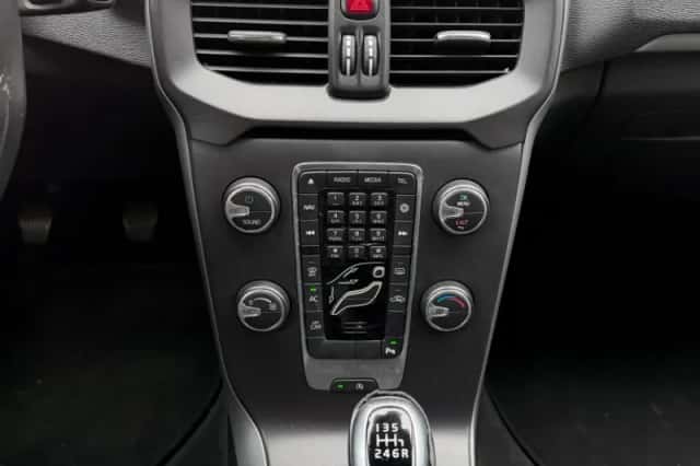 Volvo V40 (2019) thumbnail 3