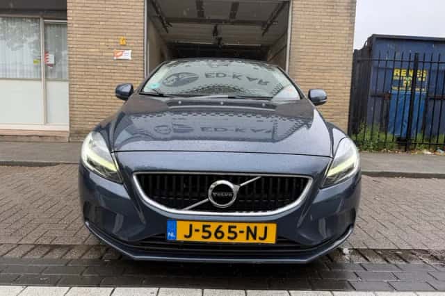 Volvo V40 (2019) thumbnail 4
