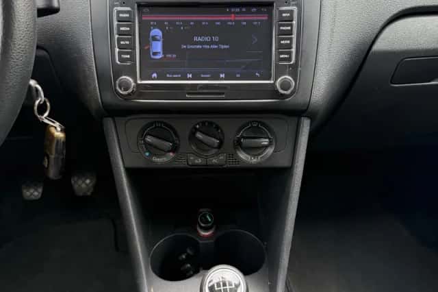 Volkswagen Polo (2009) thumbnail 3