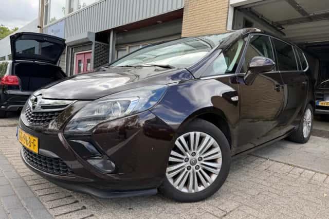 Opel Zafira Tourer (2015) thumbnail 1