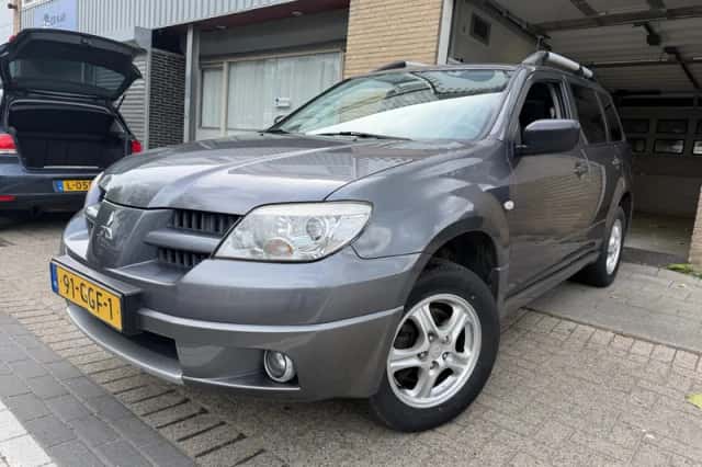 Mitsubishi Outlander (2008) thumbnail 1