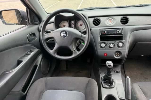 Mitsubishi Outlander (2008) thumbnail 2