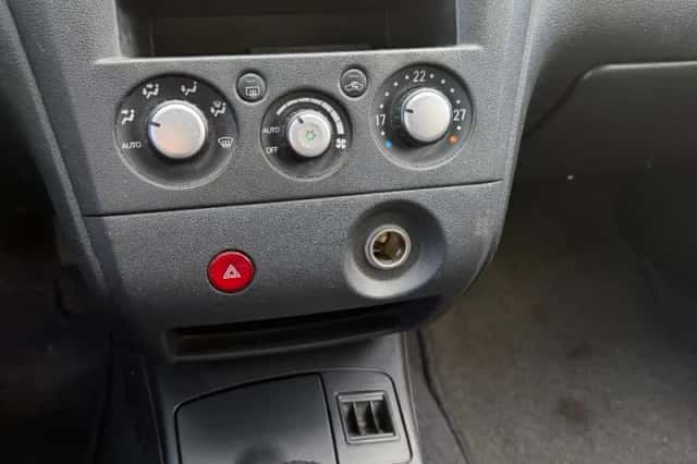 Mitsubishi Outlander (2008) thumbnail 3