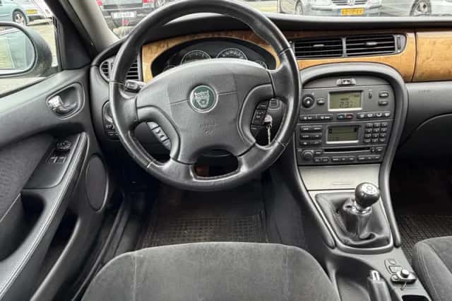 Jaguar X-Type (2003) thumbnail 2